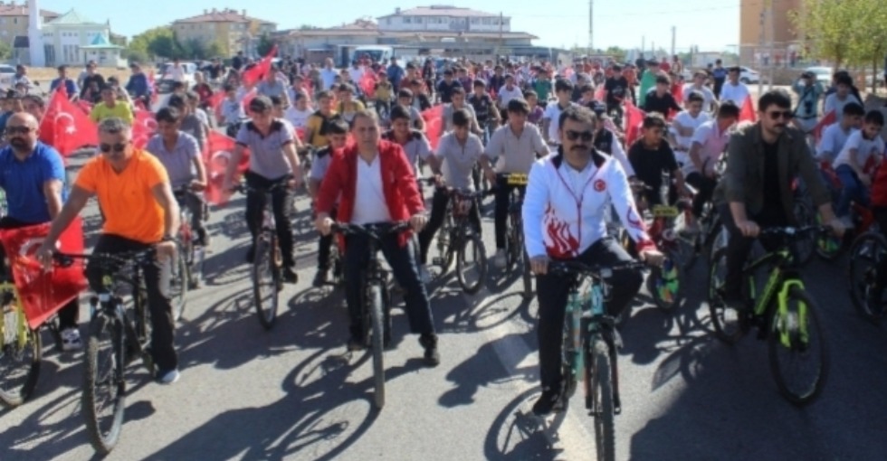 KAHTA'DA BİSİKLET ETKİNLİĞİ DÜZENLENDİ